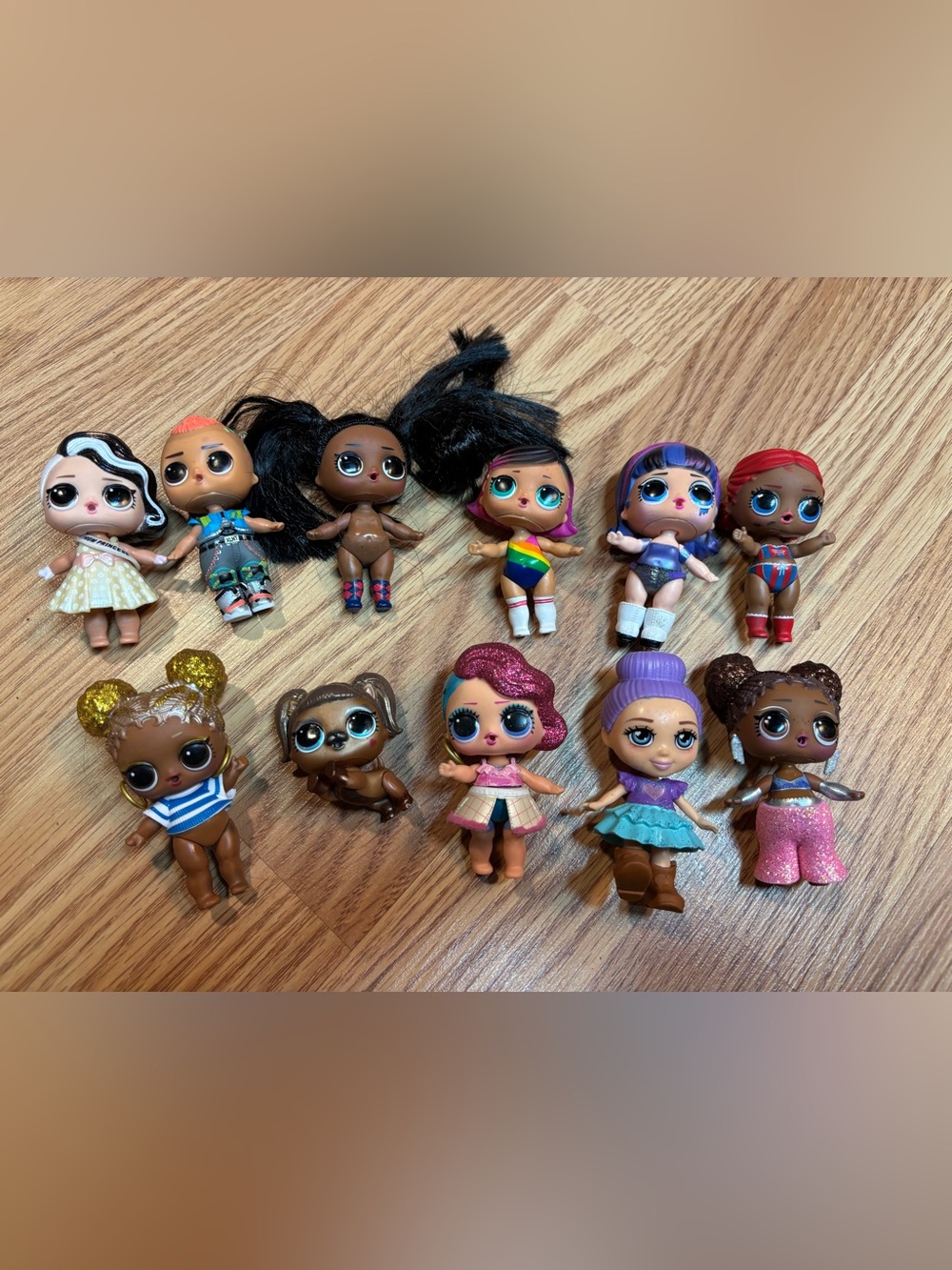 L.O.L. Surprise! 11 total- 10 dolls and 1 dog. Mini dolls bundle lot